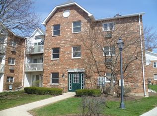 4312 W Shamrock Ln APT 1F, McHenry, IL 60050