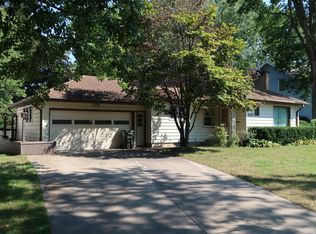 440 Derbyshire Rd, Waterloo, IA 50701