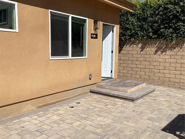 18543 Ingomar St — Photo 12