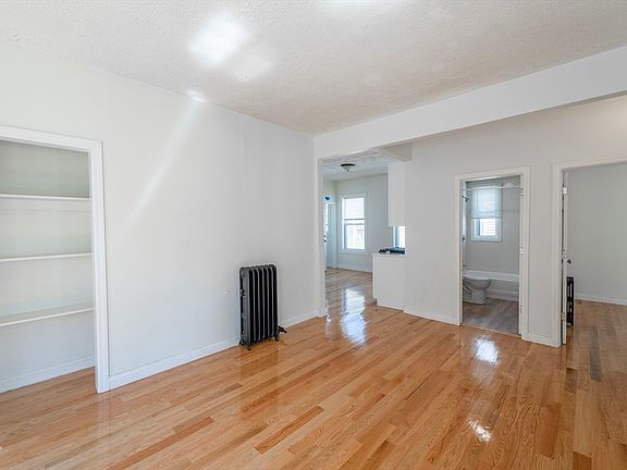4th image of 77 Nightingale St Floor 3