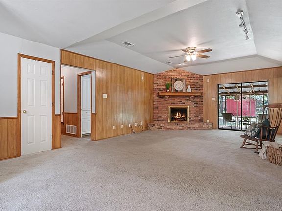 5th image of 504 Laura Dr