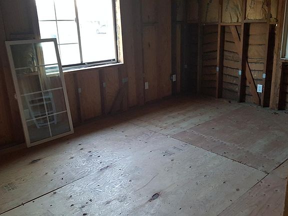 3rd image of 808 Van Zante St