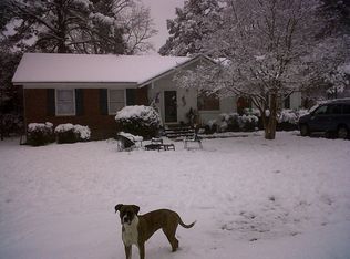 585 Azalea Dr, Spring Lake, NC 28390