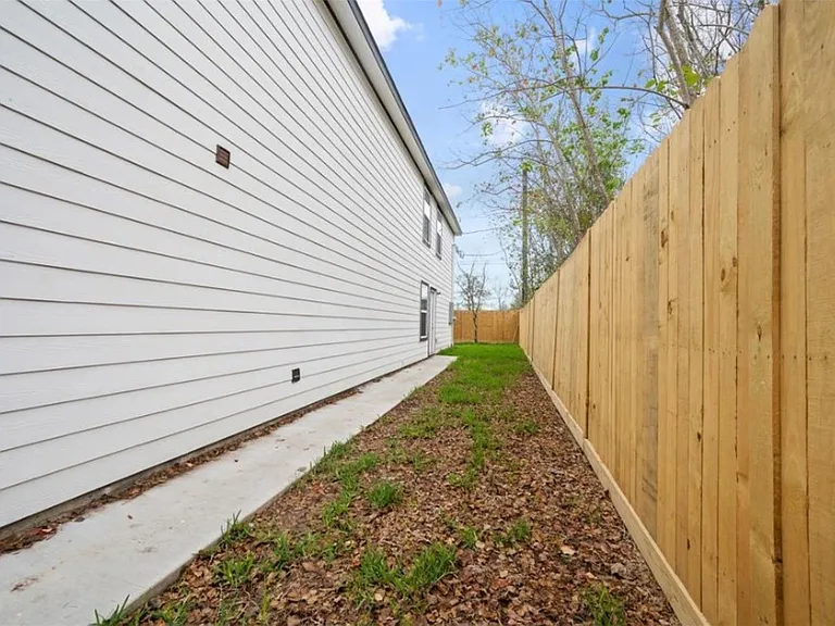 8120 Laura Koppe Rd #B — Photo 23