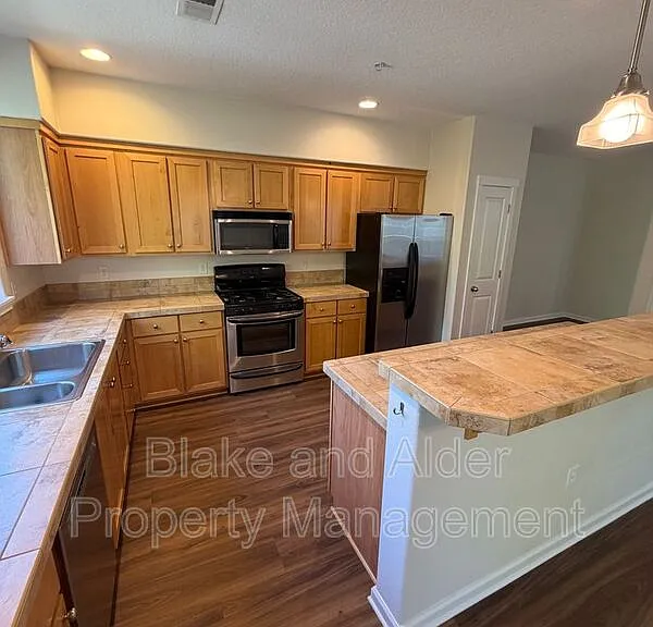 10805 NE Red Wing Way #202 — Photo 8