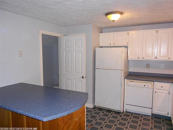 3rd image of 40 Munroe Ln #40