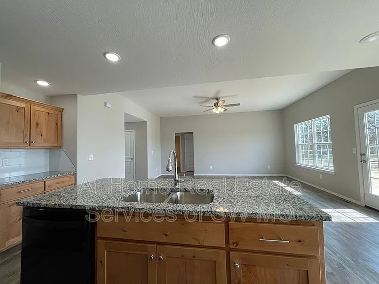 204 E Seminole St — Photo 6