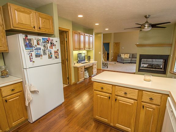 5th image of 238 Hazel Dr