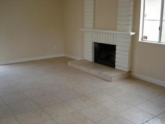 4th image of 25233 Fir Ave