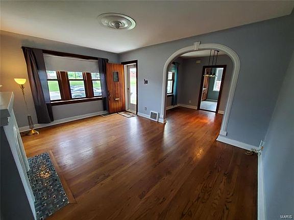 3rd image of 9426 Alpine Dr