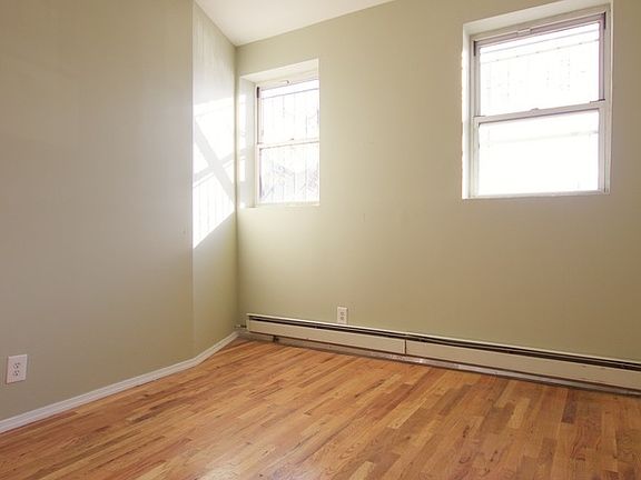 3rd image of 3 Herkimer Pl APT 02