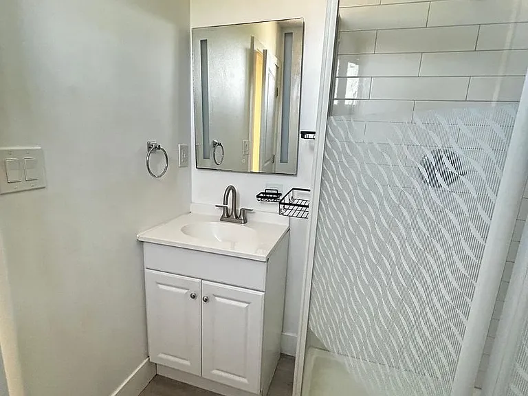 1571 W 37th Pl — Photo 26
