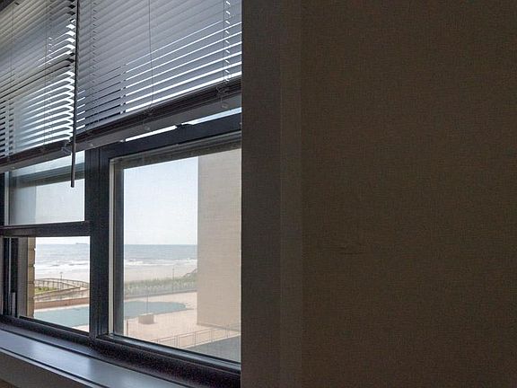 5th image of 860 E Broadway APT 4U