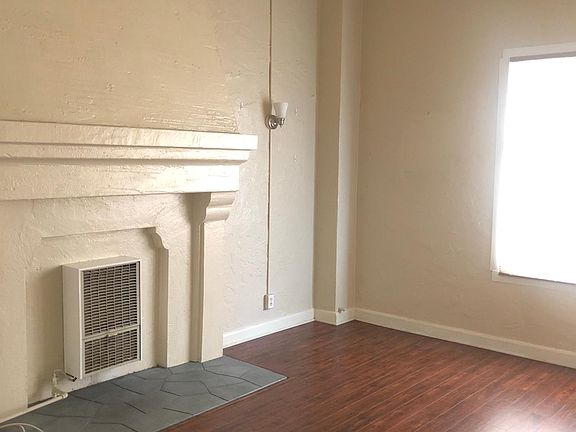 3rd image of 570 N Kenmore Ave APT 101