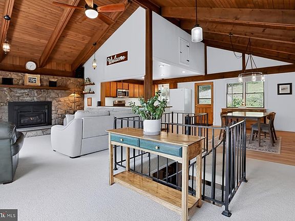 3rd image of 413 Summer Mountain Rd