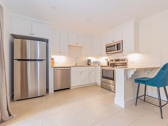 3rd image of 1001 Royal Palm Blvd