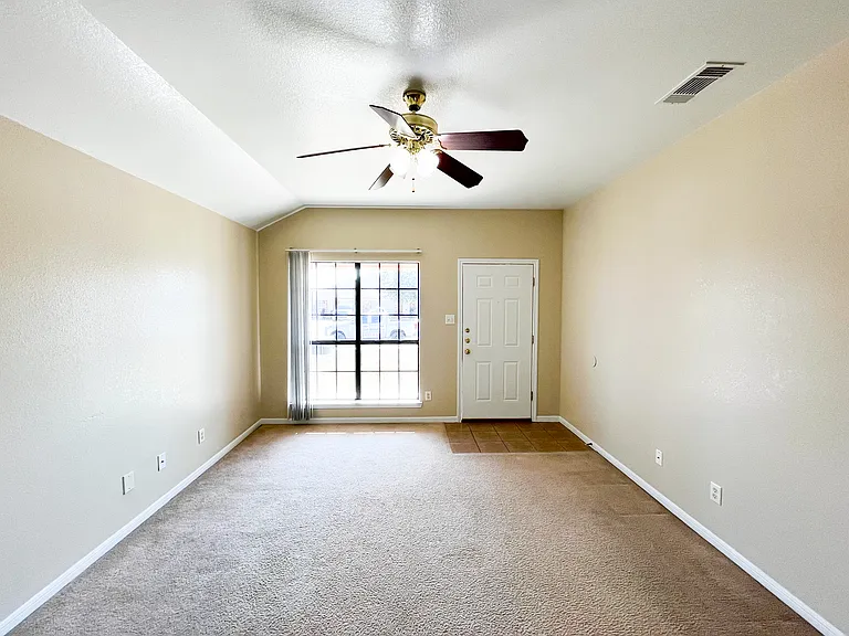 1303 Nicholas Cir #B — Photo 5