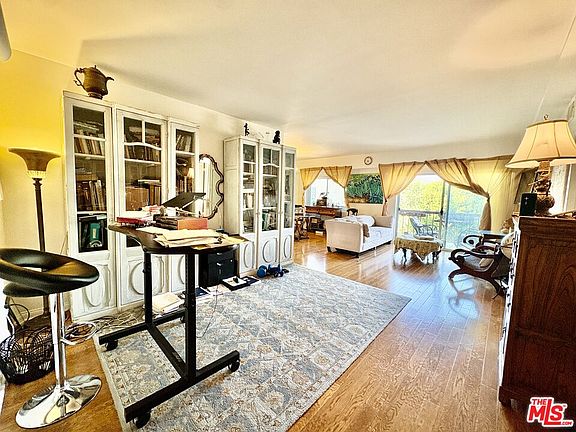 2nd image of 622 S Barrington Ave APT 408