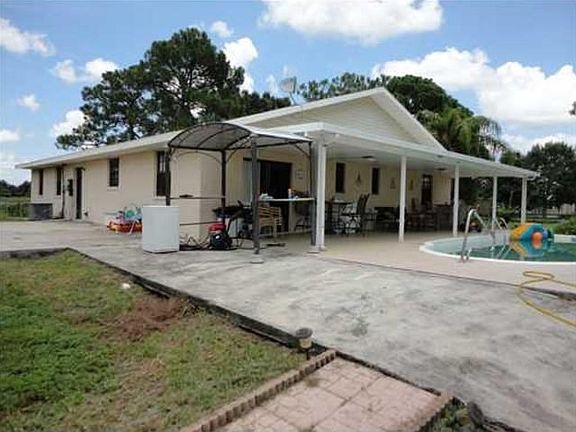 5th image of 760 N Trebol St