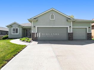 16507 Briar St, Omaha, NE 68136