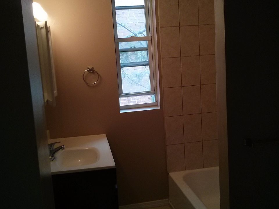 2nd image of 39 York St #3