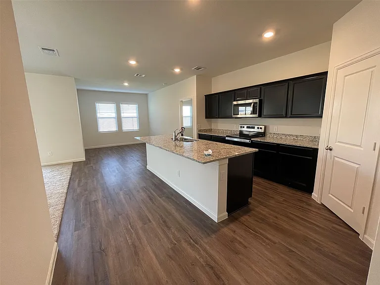 10084 Pappas Dr — Photo 3