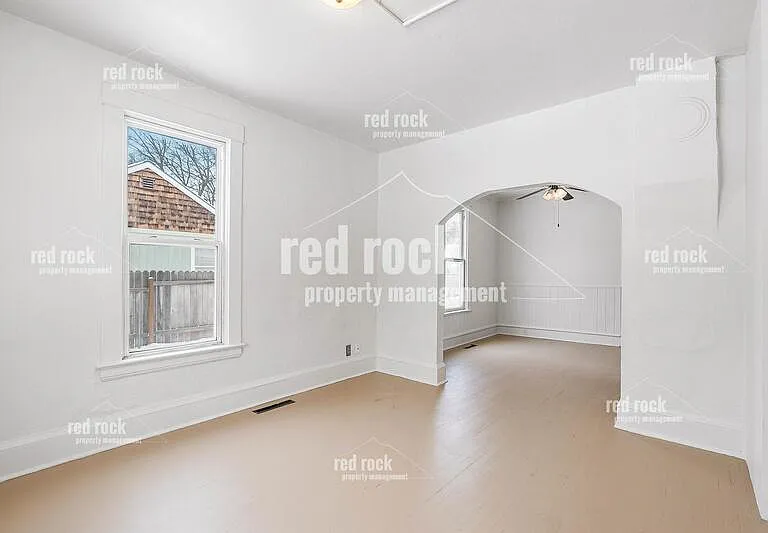 1517 E Bridgeport Ave — Photo 6