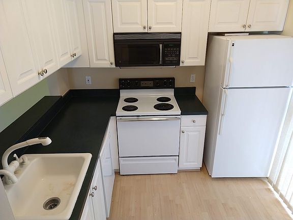 5th image of 44850 Bayview Dr APT 26