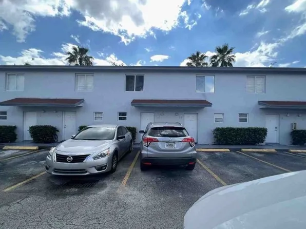 8025 NW 8th St APT 10, Miami, FL 33126