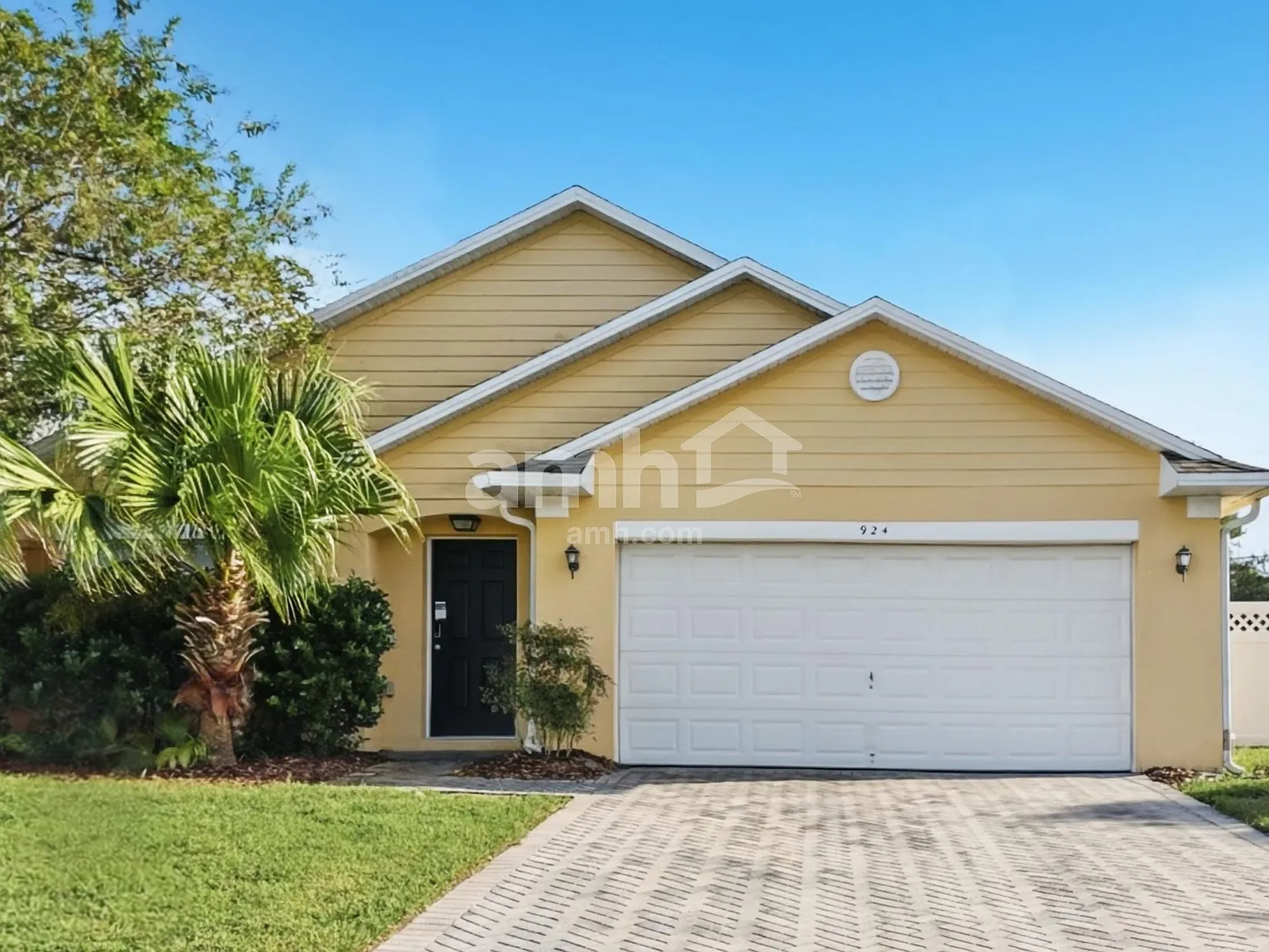 4 bed, 2.0 bath, 1923 sqft, $2,550 — Photo 1