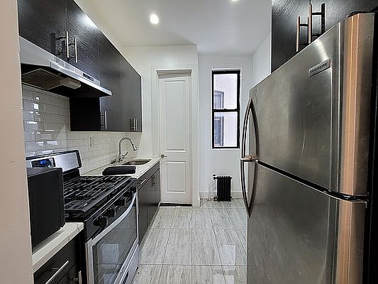 4th image of 825 Hancock St #1B