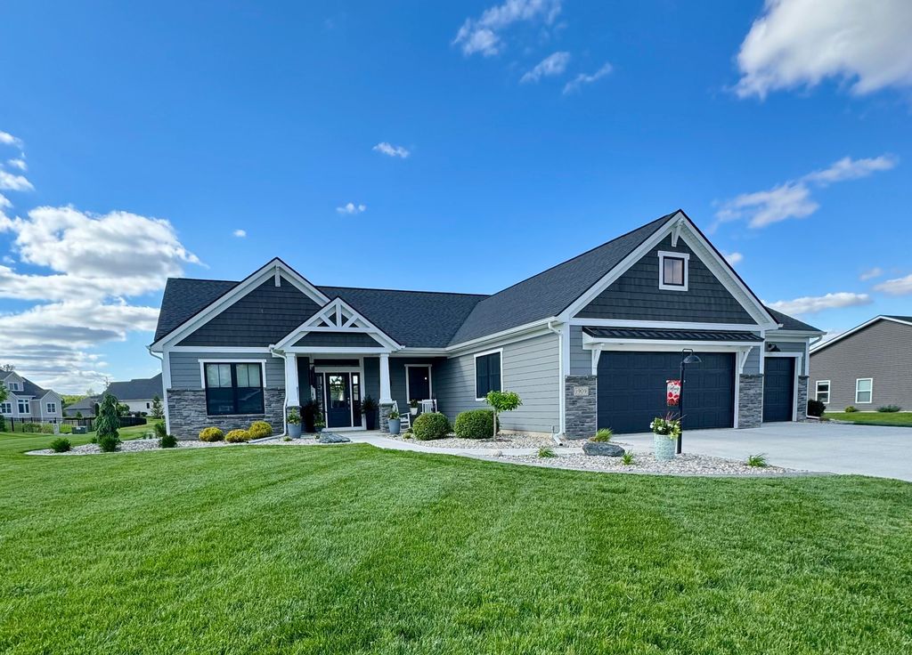 1909 Fairway Dr - Property Image