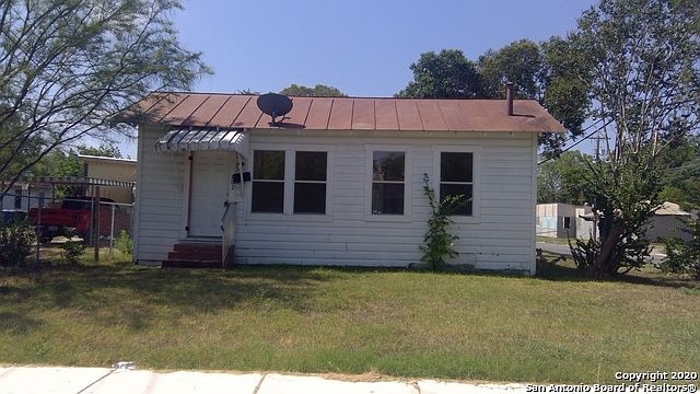 1st image of 702 Delaware St
