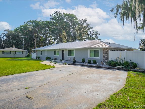 3rd image of 221 S Hunting Lodge Dr