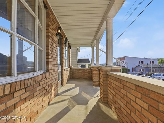4th image of 512 W Girard St