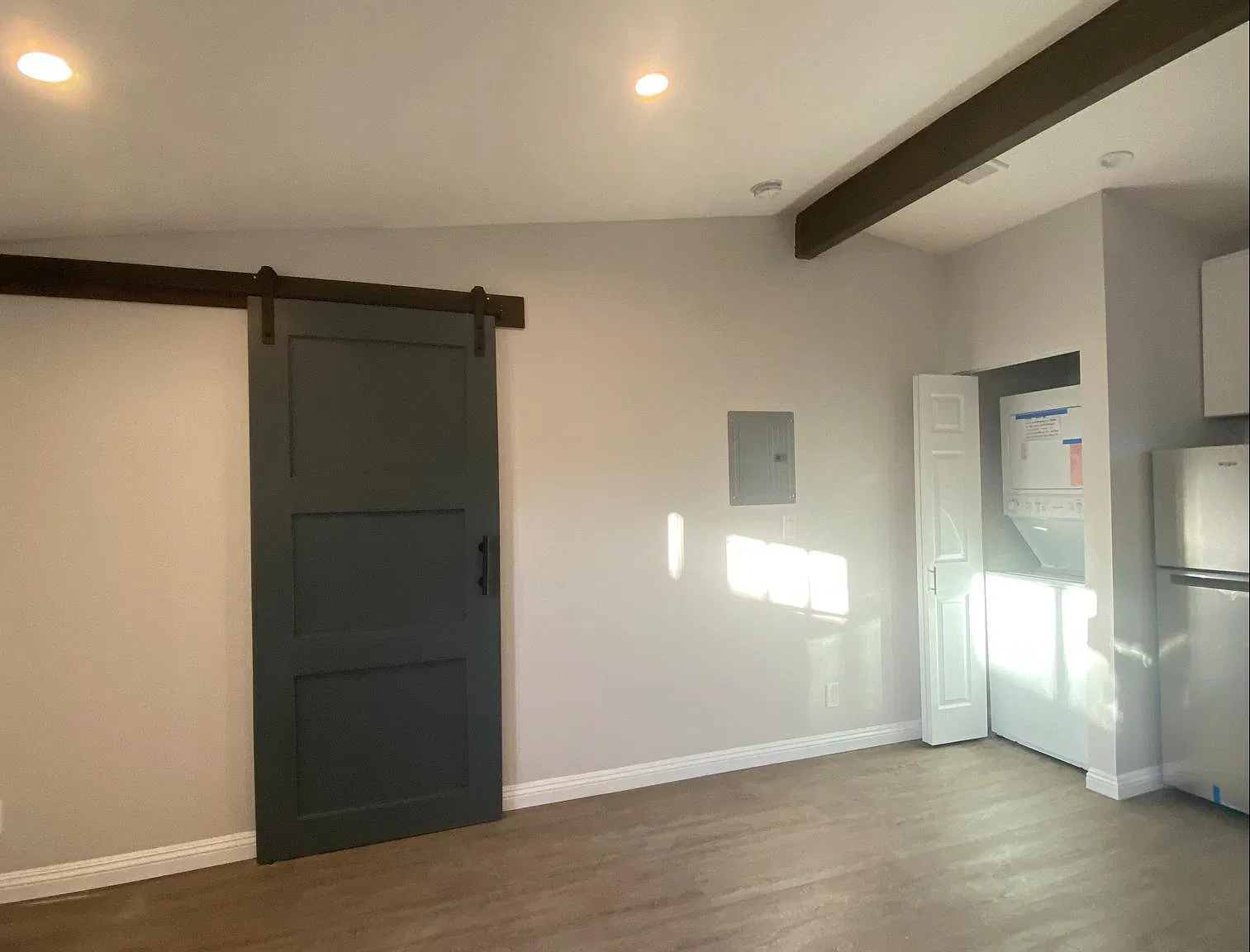 22139 Strathern St — Photo 3