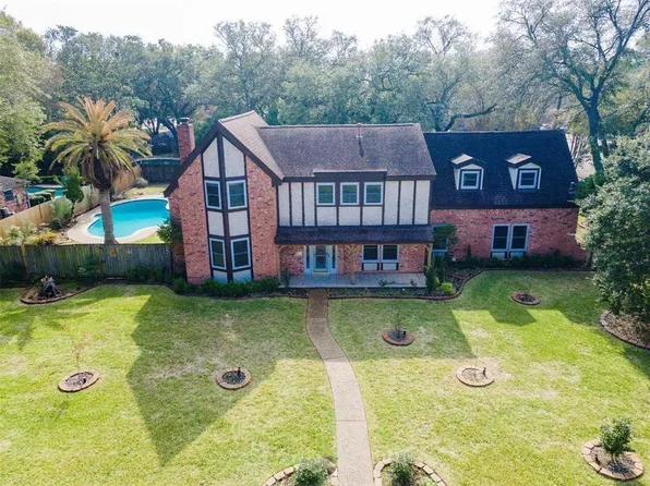 8515 Twelve Oaks Dr, Texas City, TX 77591