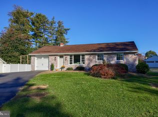 127 Maple Ln, Lancaster, PA 17601