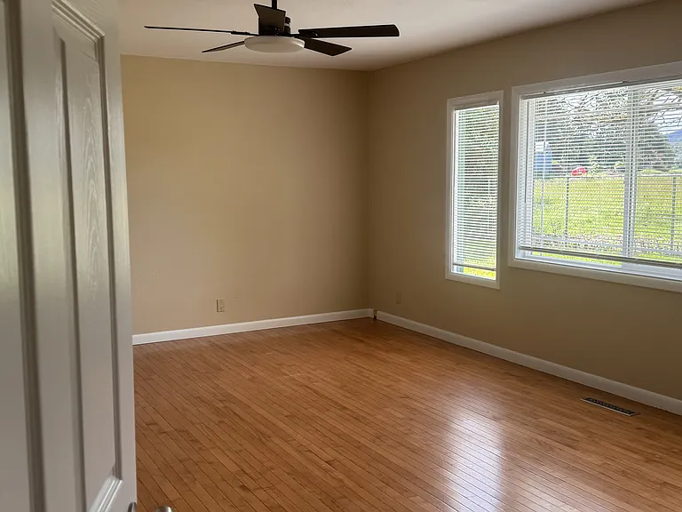 8741 Old Highway 99 S — Photo 18
