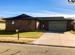 1307 E 27th Ave, Hutchinson, KS 67502