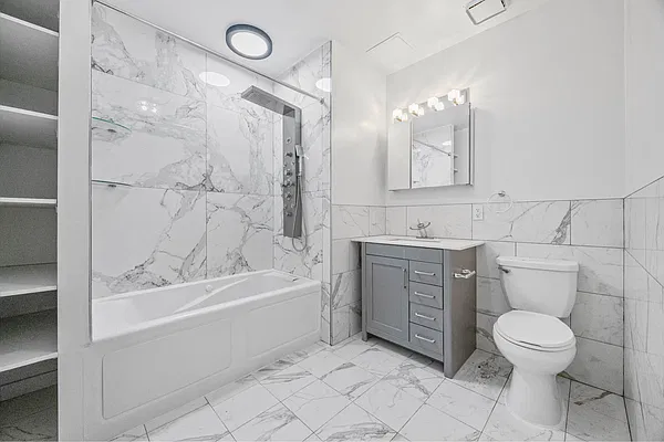Bathroom, photo 1