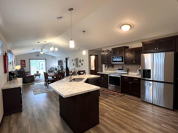 5th image of 836 Holton Ave