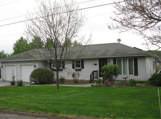 303 1/2 Tulip Cir, Clarks Summit, PA 18411