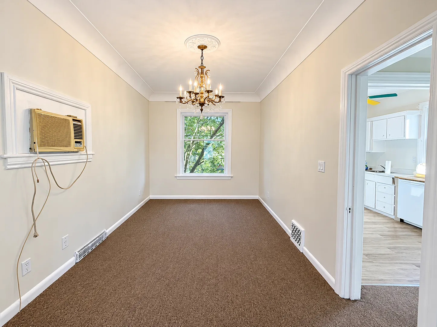 14 Brucedale St W — Photo 4