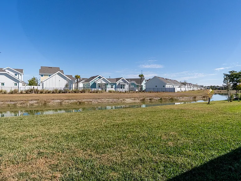 11470 Burgundy Dr — Photo 56