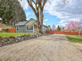 2070 Cloverlawn Dr, Grants Pass, OR 97527