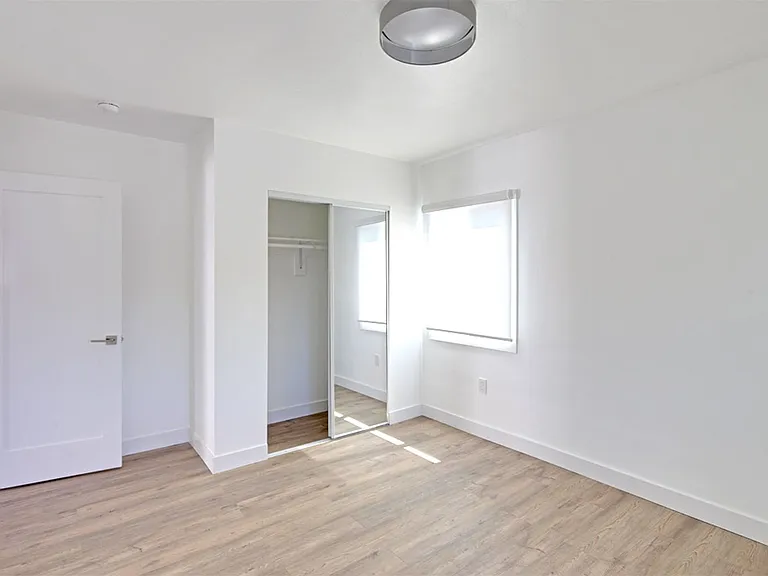 4233 Burns Ave — Photo 7