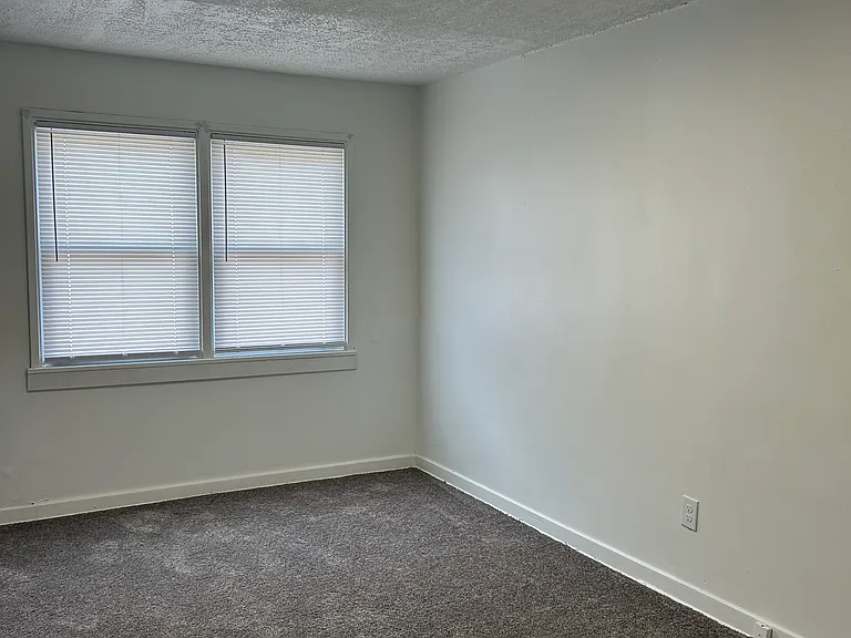 100-21C Midland Hts — Photo 12