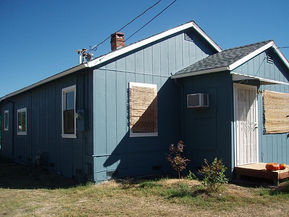 2nd image of 957 Oak St