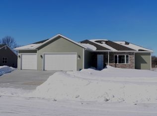 712 Marsh Trl, Beaver Dam, WI 53916